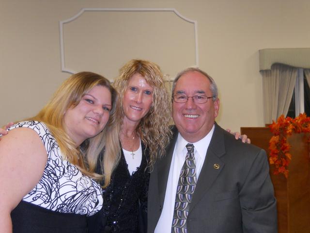 Angela, Patricia and Howard spare a minute for the camera!